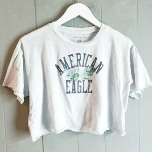 AMERICAN EAGLE OUTFITTERS Logo Floral Embroidered Crop Tee M